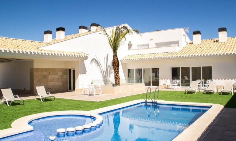 Curved Paja Roof Tile